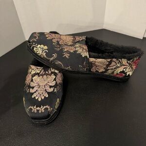 🌸 TOMS Brocade Faux Fur Lined Slip-Ons | Women’s 6.5 NWOT 🌸